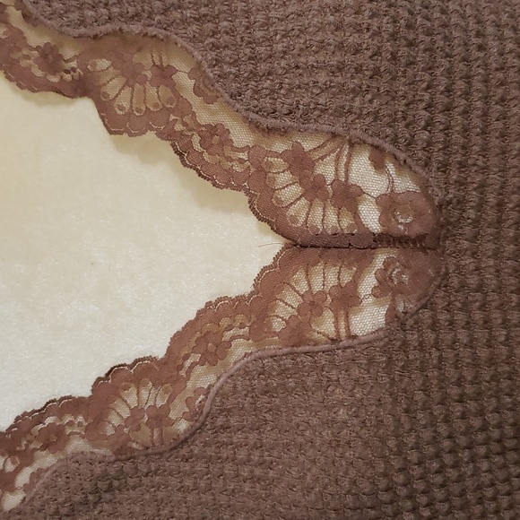 Andthewhy Waffle Knit Lace Top - Picture 3 of 9
